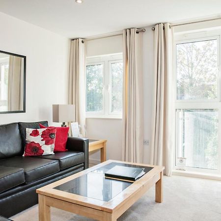 The Cedar Suite Woking Zewnętrze zdjęcie