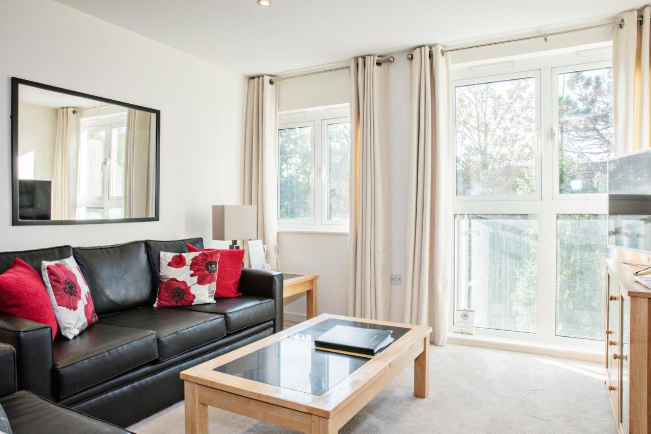 The Cedar Suite Woking Zewnętrze zdjęcie
