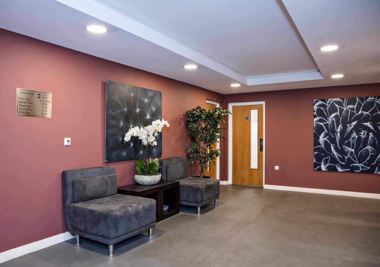 The Cedar Suite Woking Zewnętrze zdjęcie
